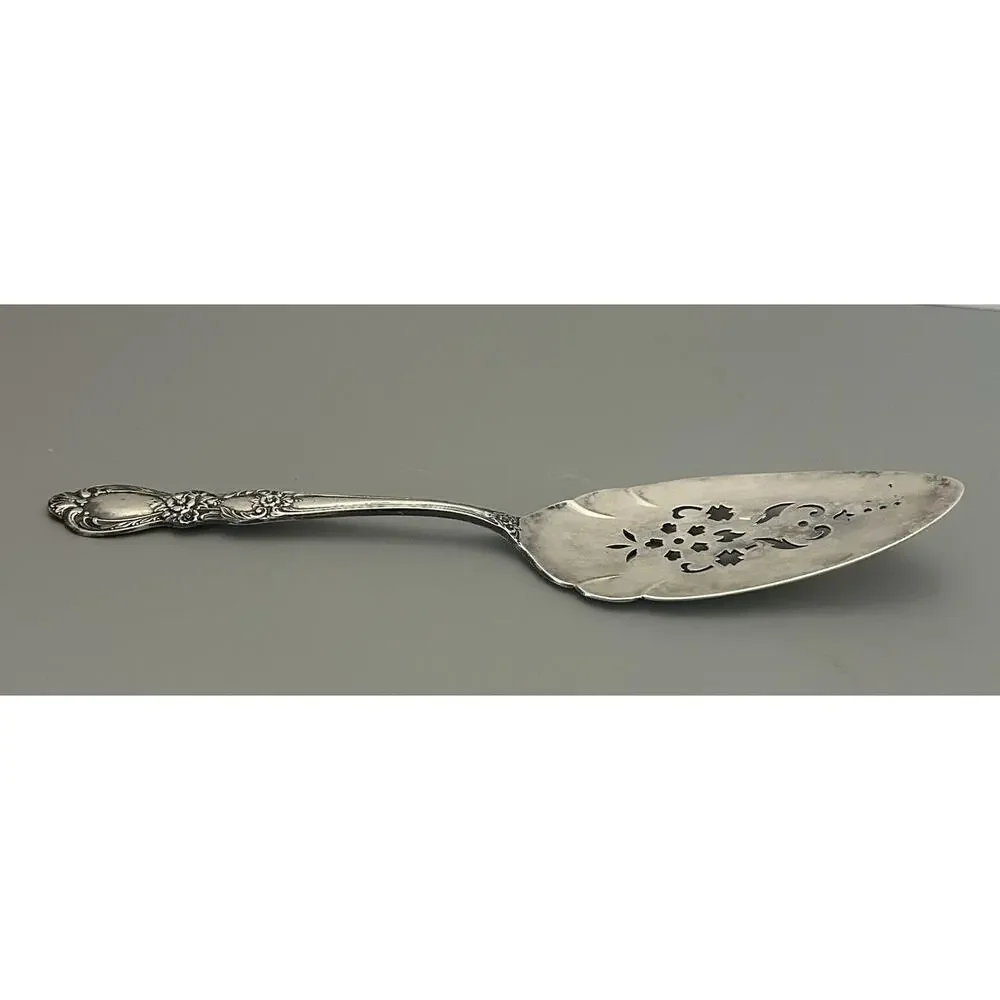 1847 Rogers Bros IS Silver Plated Heritage 1953 Pierced Pie/Cake Server